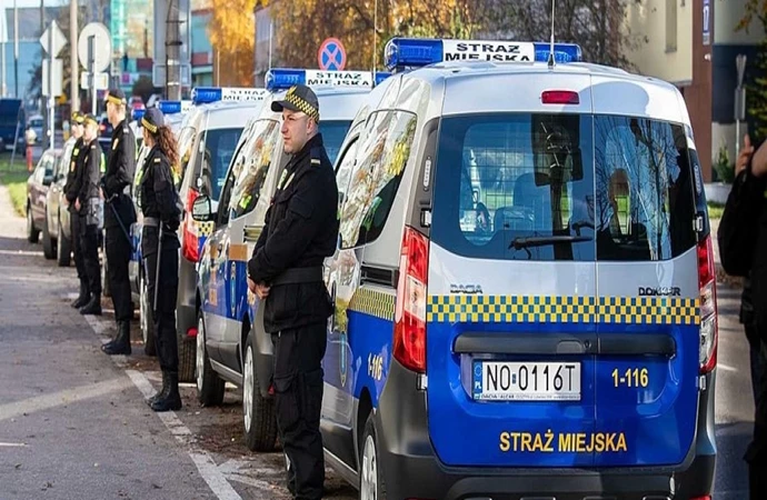 {Olsztyńska Straż Miejska dostała pięć nowych pojazdów.}