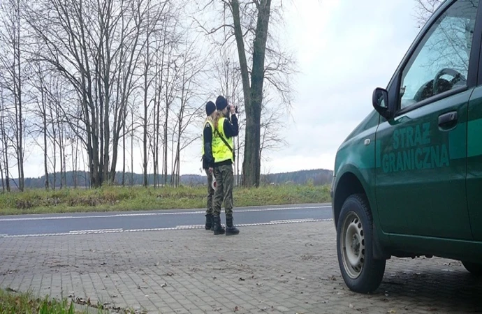 {Funkcjonariusze Straży Granicznej zatrzymali do kontroli samochód. Jego kierowca miał na sumieniu aż trzy wykroczenia.}